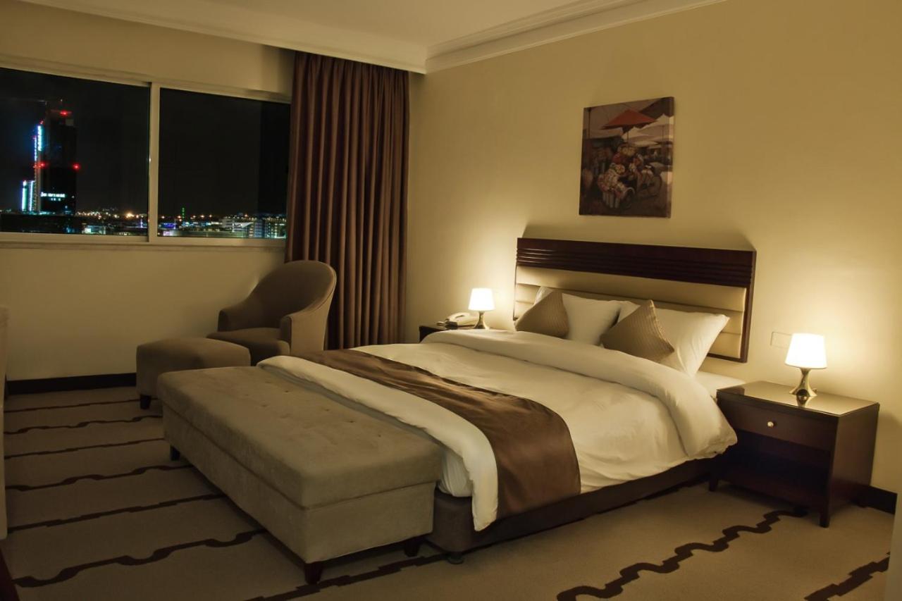 Carnival Hotel Amman Esterno foto