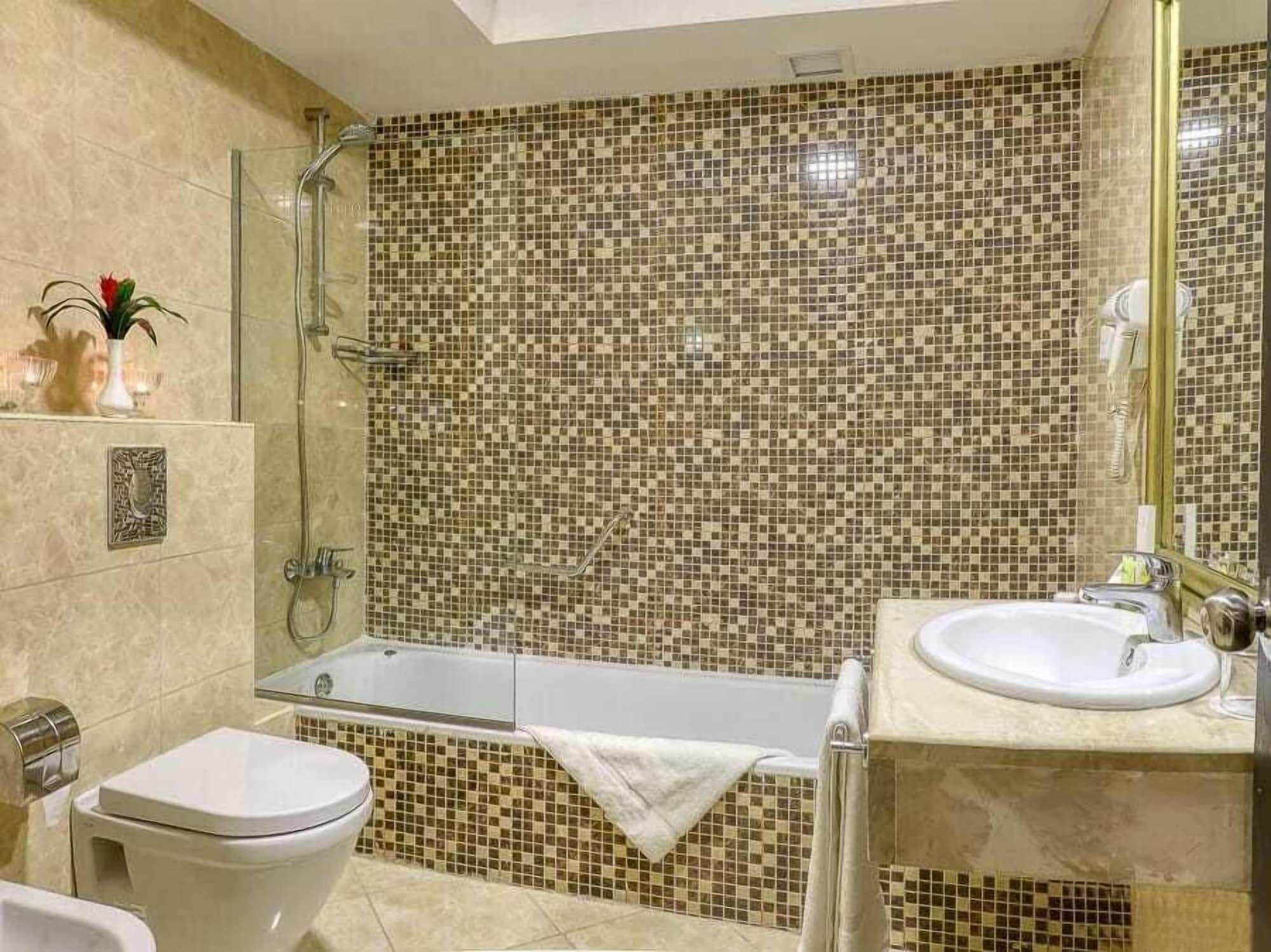 Carnival Hotel Amman Esterno foto